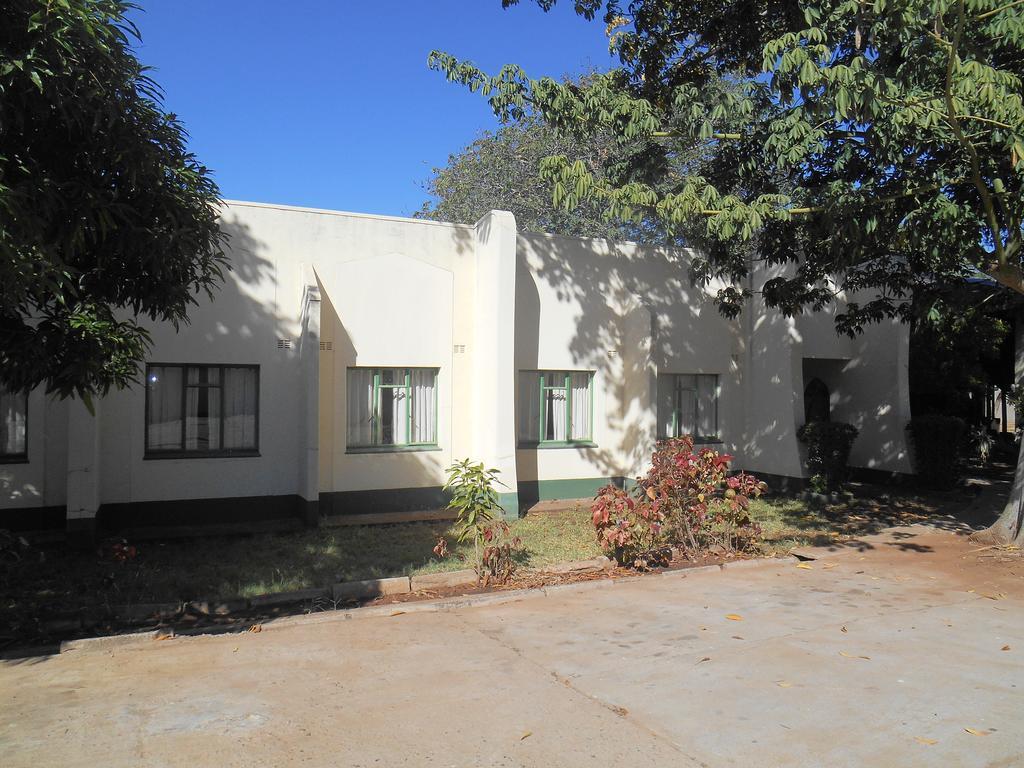 Victoria Falls Budget Hotel Exterior photo
